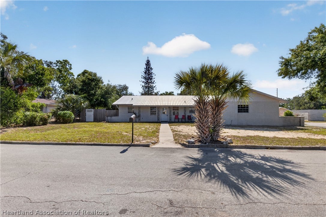 11 Lantana Ave, Avon Park, FL 33825
