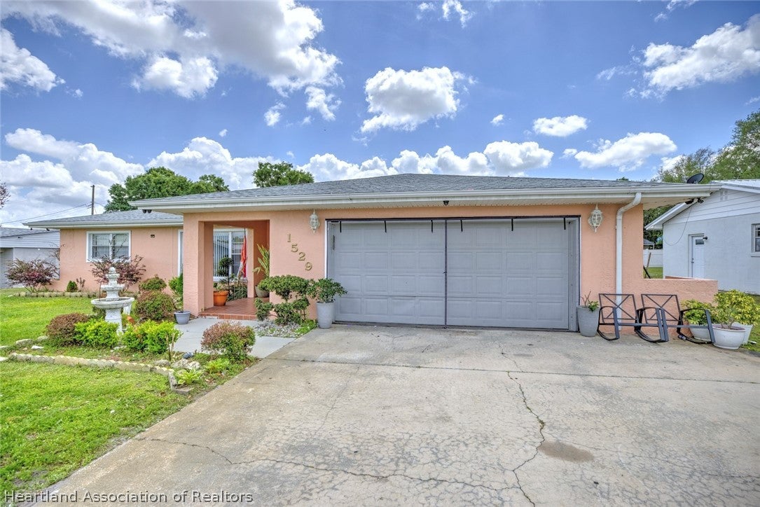 1529 Vicki Dr, Sebring, FL 33870 photo