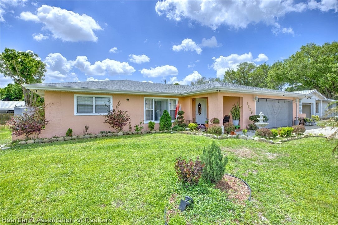 1529 Vicki Dr, Sebring, FL 33870 photo