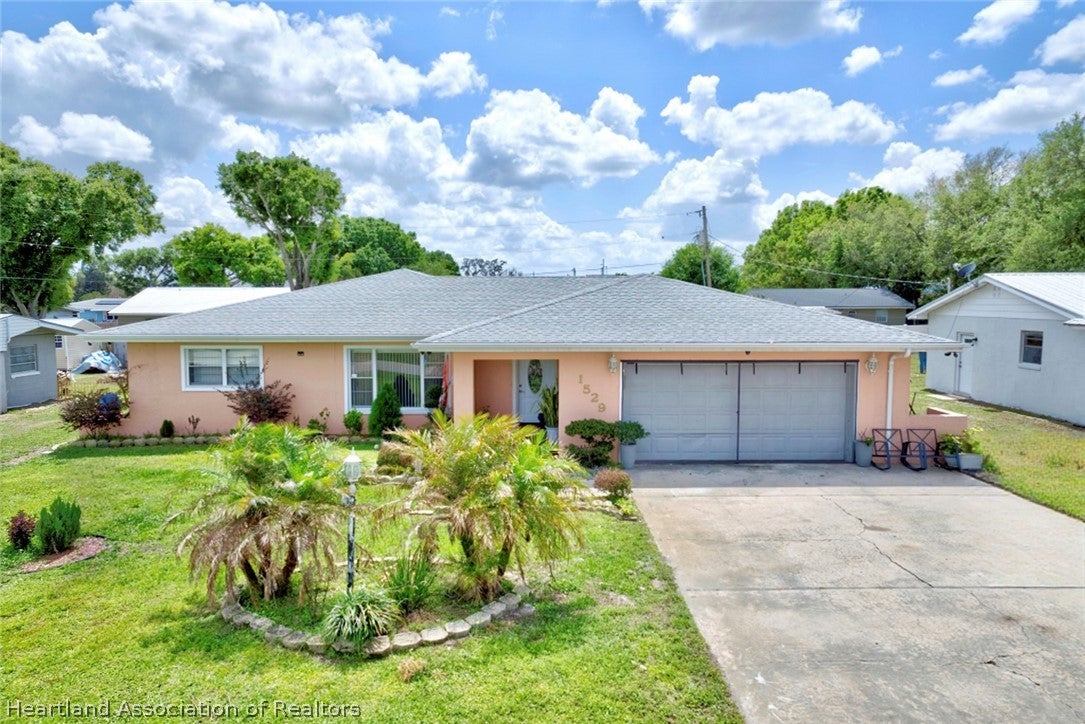 1529 Vicki Dr, Sebring, FL 33870