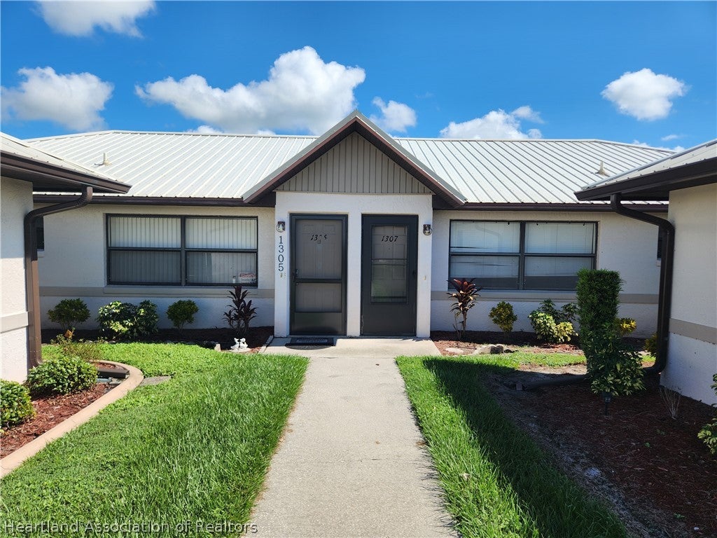 1307 Villaway Way, Sebring, FL 33876
