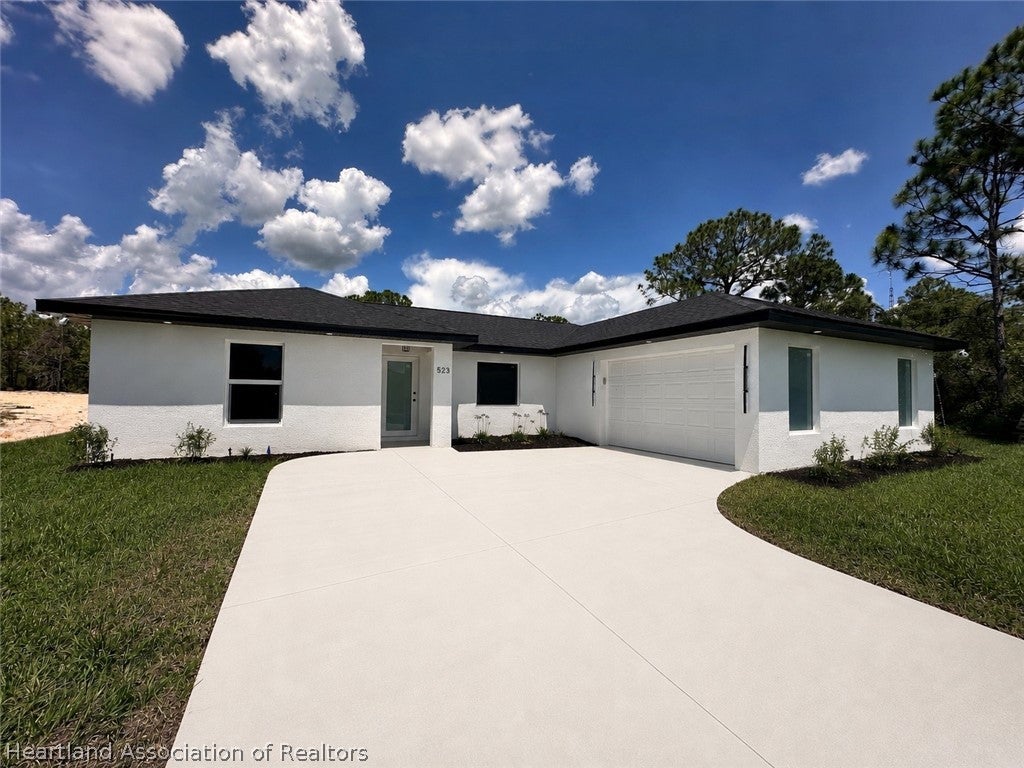 523 Concert Dr, Lake Placid, FL 33852