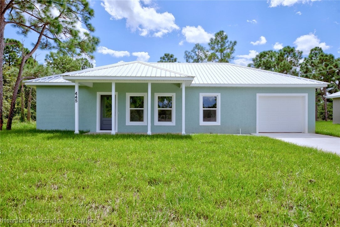 445 Apple Blossom Ct, Lake Placid, FL 33852