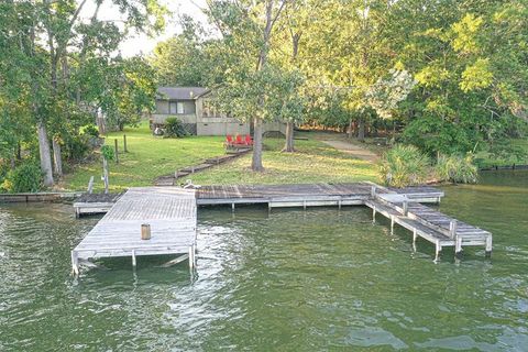 Single Family Residence in Cross Hill SC 334 Pelican Harbor Dr.jpg