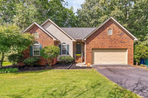 Single Family Residence in Greenwood SC 121 Cabot Ct.jpg