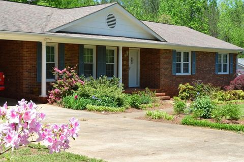 Single Family Residence in Spartanburg SC 445 Harrell Dr.jpg