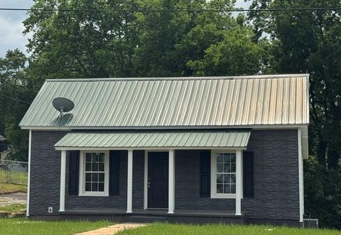 Single Family Residence in Ware Shoals SC 25 Greenwood Ave S Ave.jpg