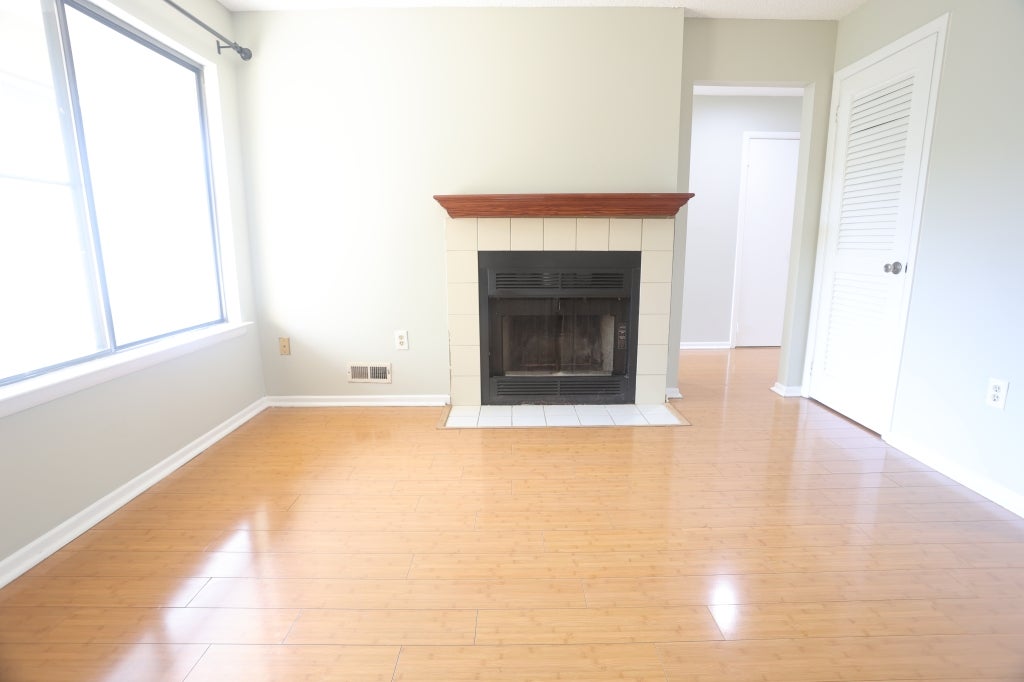 65 Hampshire Dr, Plainsboro, NJ 08536 photo