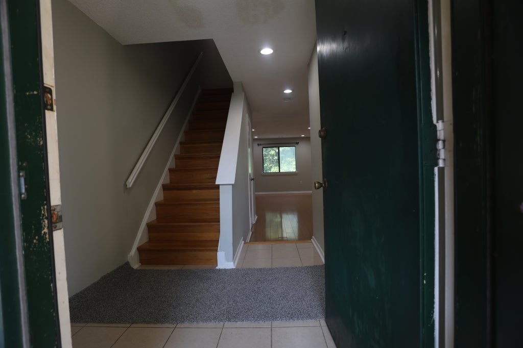 65 Hampshire Dr, Plainsboro, NJ 08536 photo