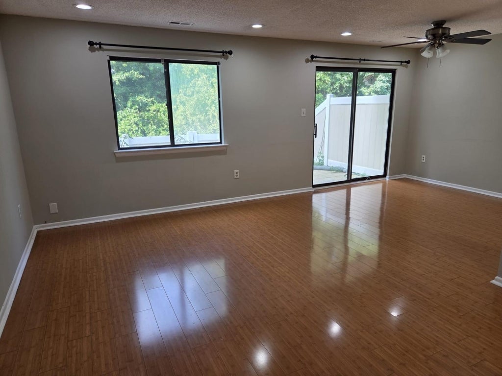 65 Hampshire Dr, Plainsboro, NJ 08536 photo