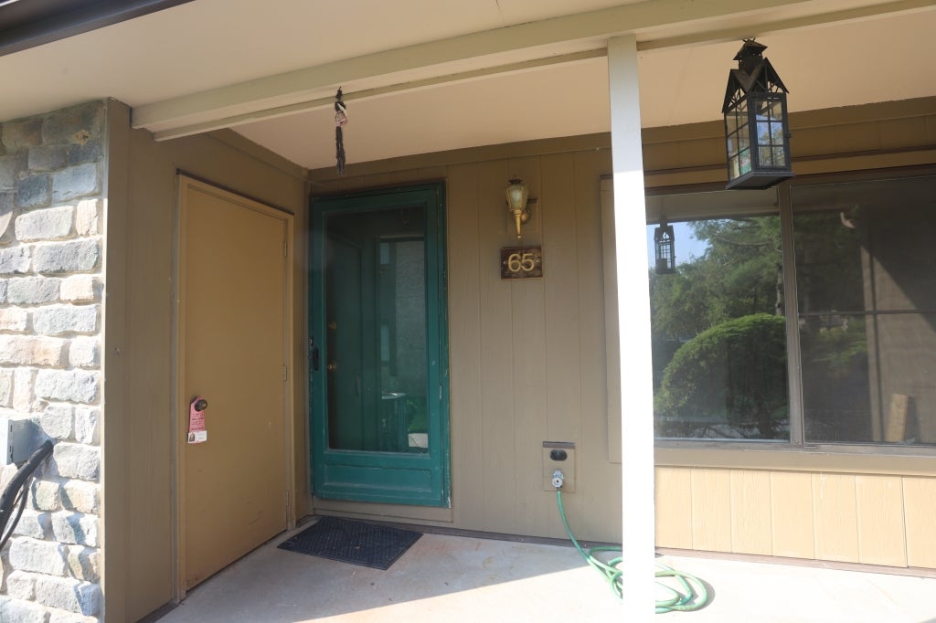 65 Hampshire Dr, Plainsboro, NJ 08536