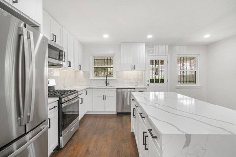Single Family Residence in Bronx NY 1029 E 213th St #1029B St.jpg