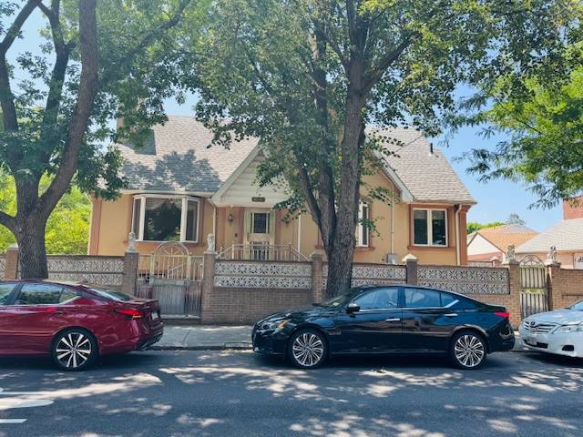80 42 168th St, Jamaica Estates, NY 11432