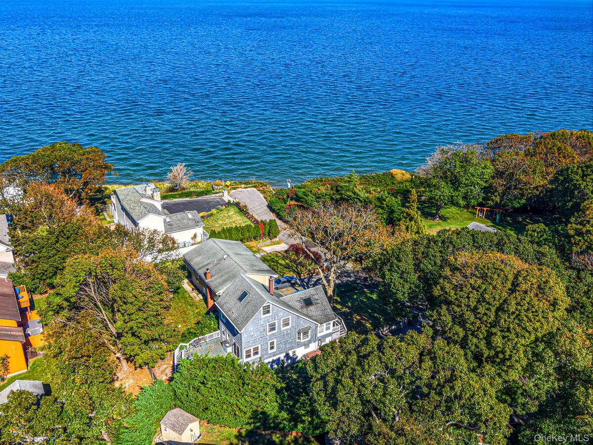 318 Sound Beach Blvd, Sound Beach, NY 11789 photo