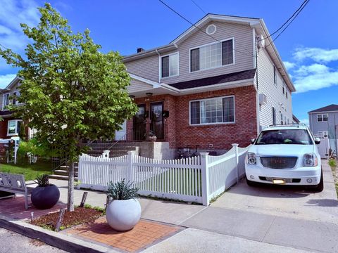 Multi Family in Arverne NY 6243 De Costa Aveune Ave.jpg