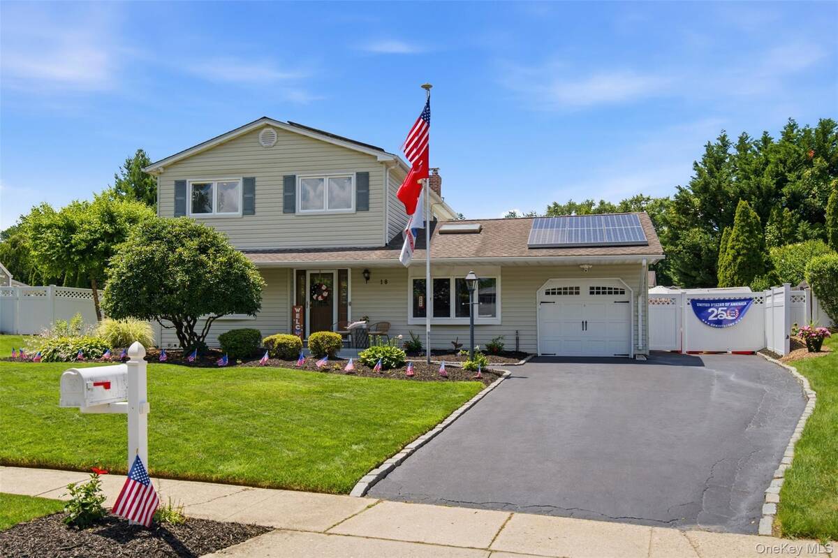 18 Executive Dr, Hauppauge, NY 11788