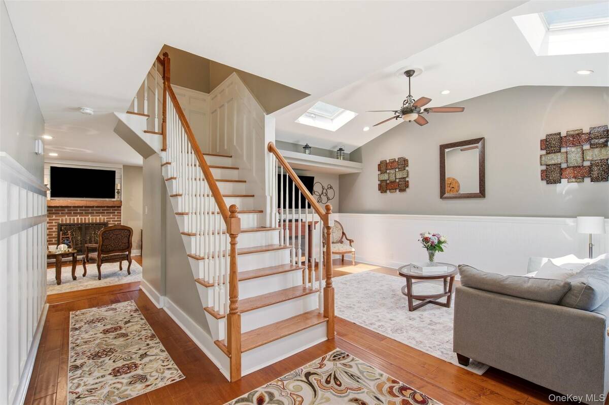 18 Executive Dr, Hauppauge, NY 11788 photo