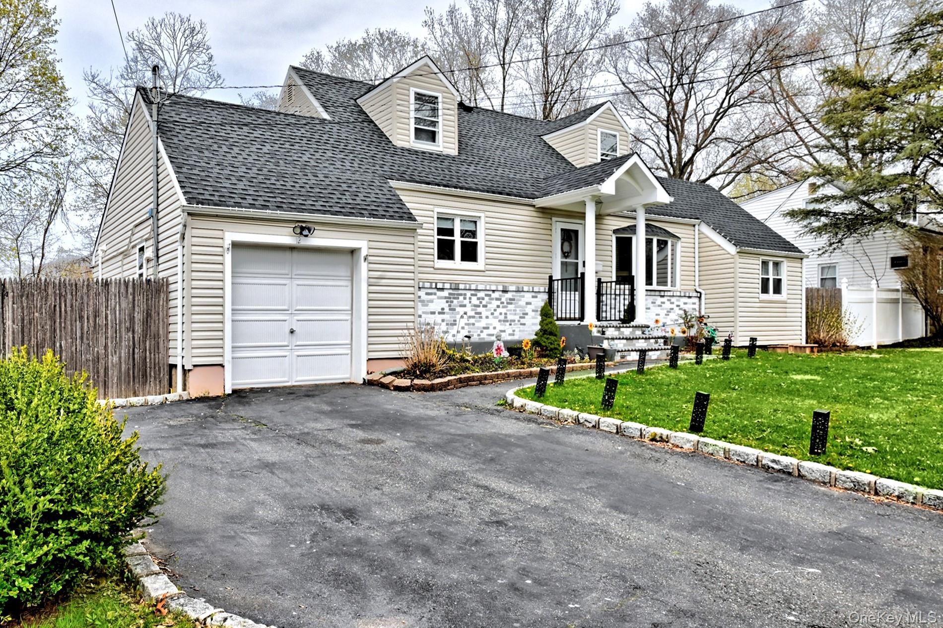 12 Bruce Ln, Kings Park, NY 11754 photo
