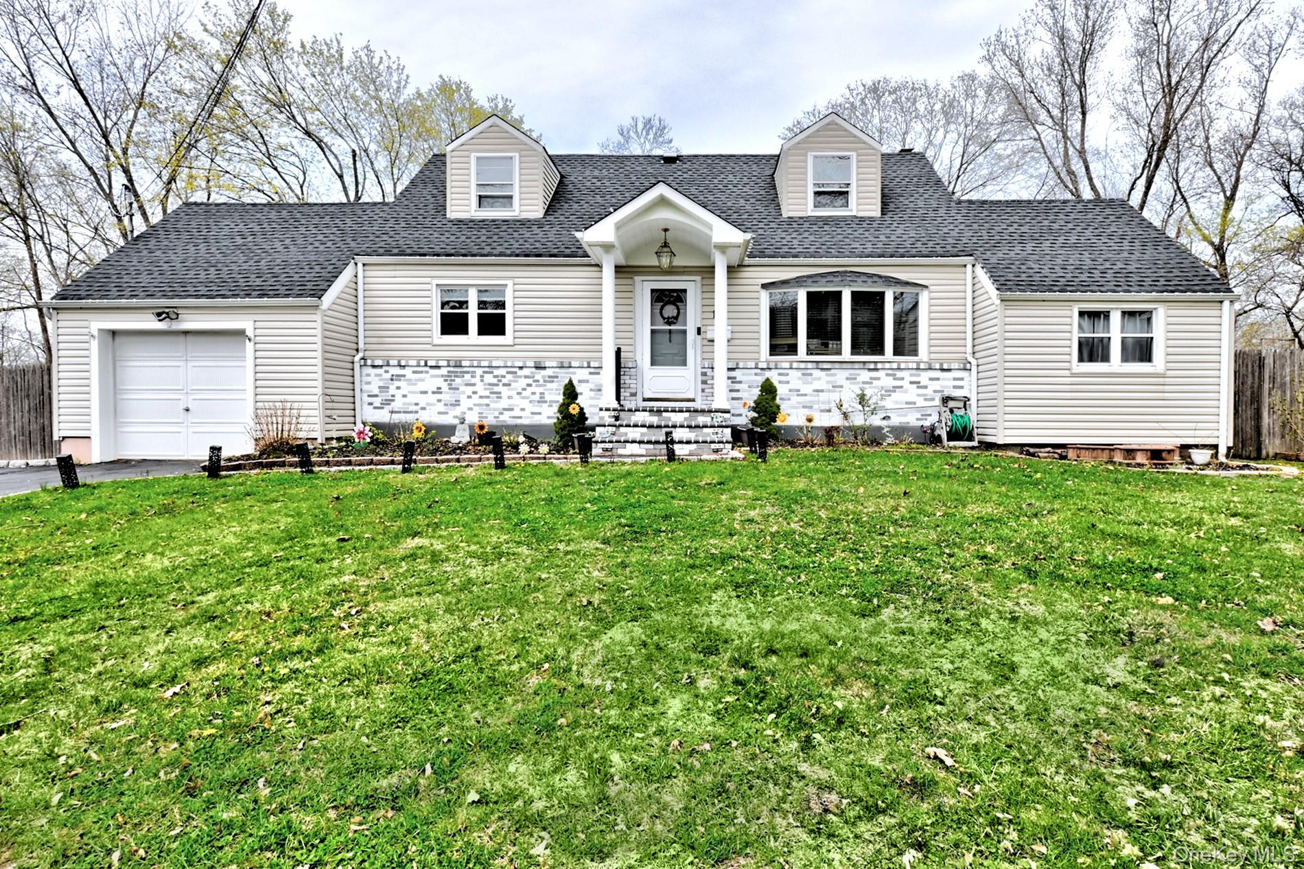 12 Bruce Ln, Kings Park, NY 11754 photo