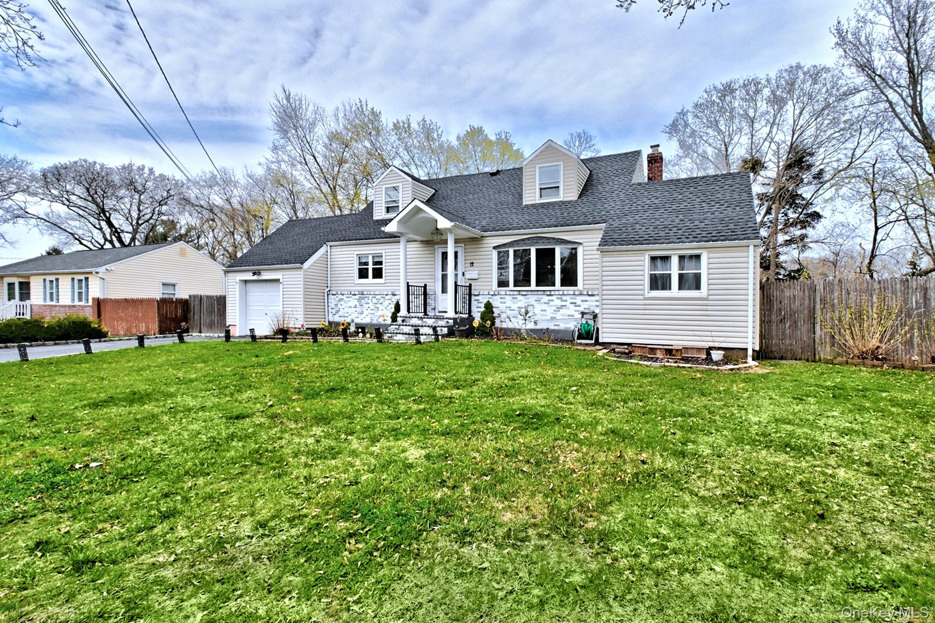 12 Bruce Ln, Kings Park, NY 11754 photo