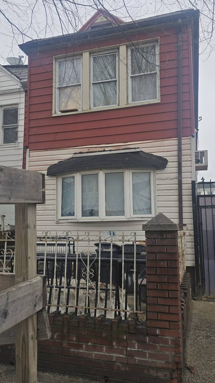 37 27 94th St, Jackson Heights, NY 11372