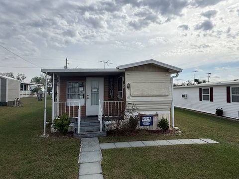 Manufactured Home in Dade City FL 17031 US Highway 301 Lot 48.jpg