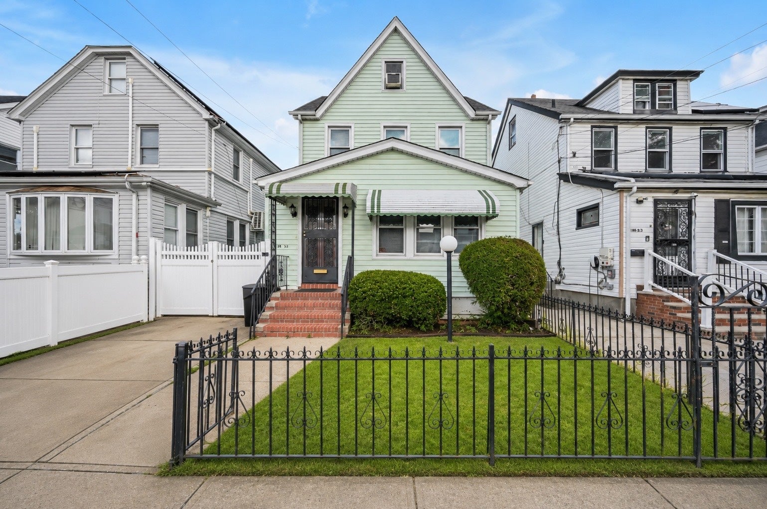 114 31 210th St, Cambria Heights, NY 11411