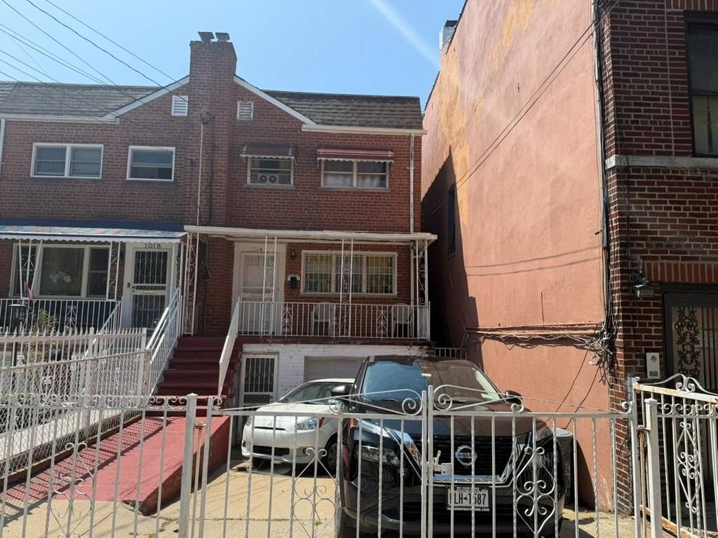 1018 A 214th St, Bronx, NY 10469
