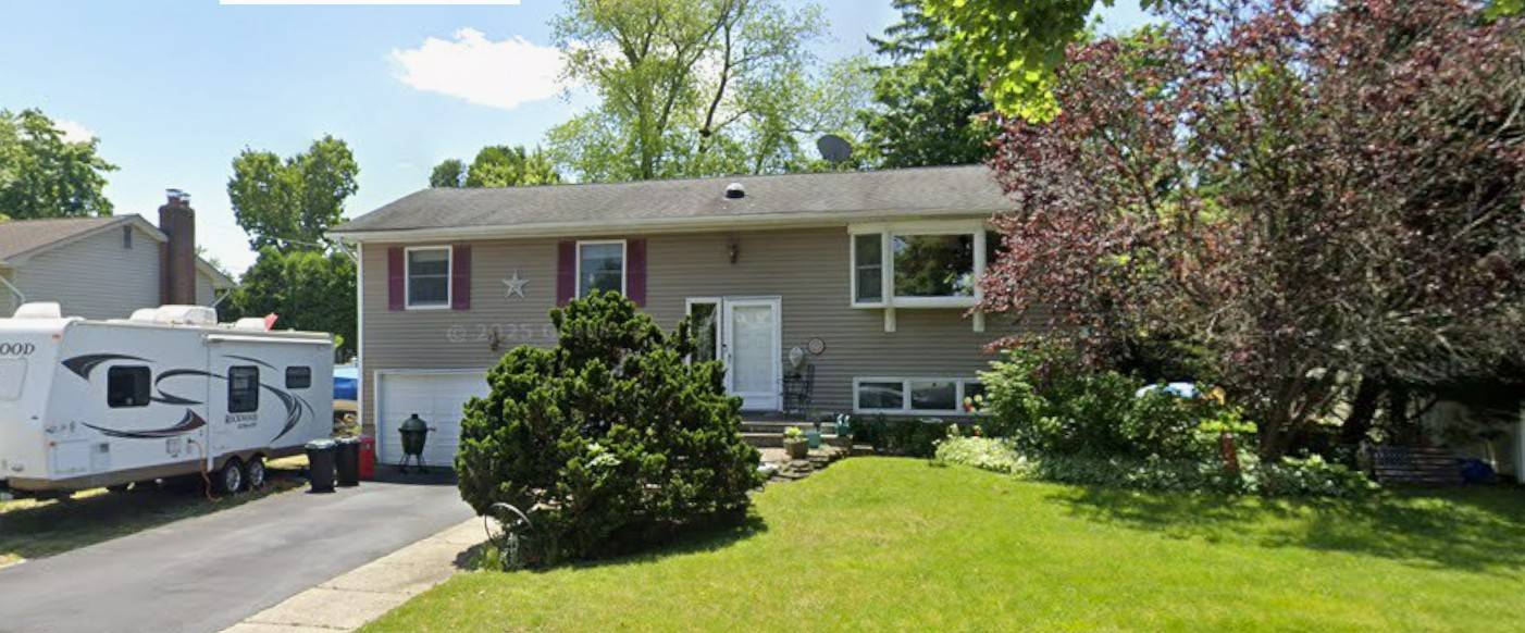 14 Dedham Pl, Kings Park, NY 11754