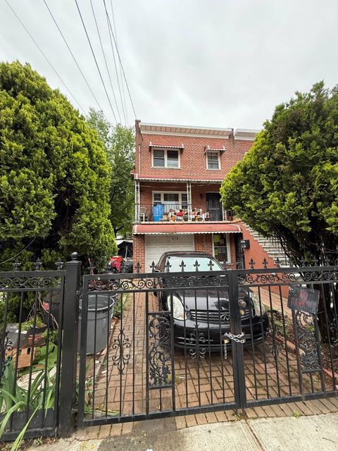 Multi Family in Bronx NY 876 East 223rd Street.jpg