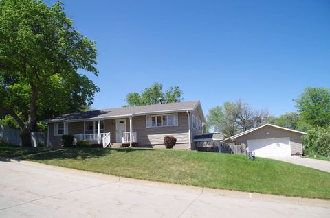 Single Family Residence in Broken Bow NE 1040 S 7th Ave.jpg