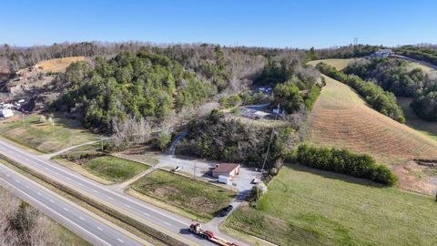 Single Family Residence in Bluff City TN 1391-1397 Highway 19E.jpg