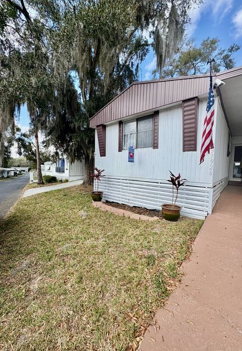 Manufactured Home in Dade City FL 37926 Lake Gilbert Cir.jpg