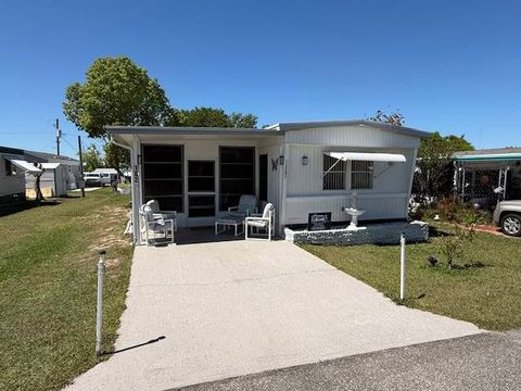 Manufactured Home in Dade City FL 11151 Bluebird Drive.jpg