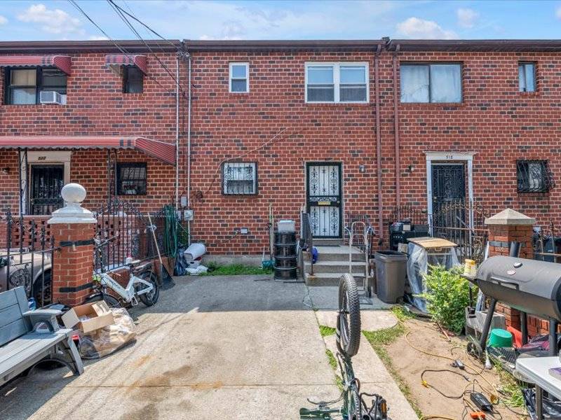 520 Warwick St, Brooklyn, NY 11207