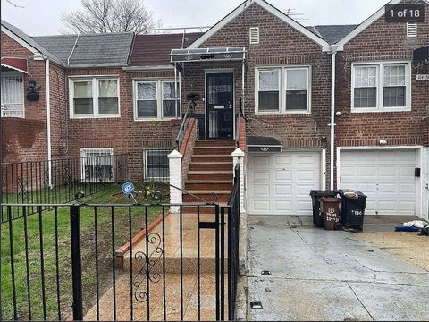 Single Family Residence in SAINT ALBANS NY 114-49 204th St.jpg