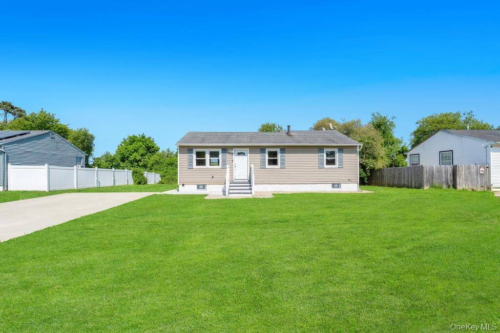 941 Provost Ave, Bellport, NY 11713 photo