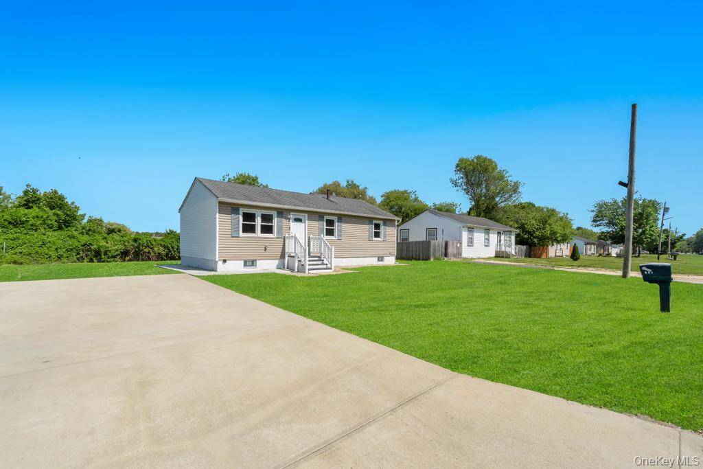 941 Provost Ave, Bellport, NY 11713 photo