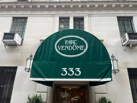 Condominium in New York NY 333 West 56th Street #2M 2.jpg