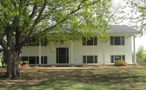 Single Family Residence in Pipestone MN 418 14th St. SW St.jpg