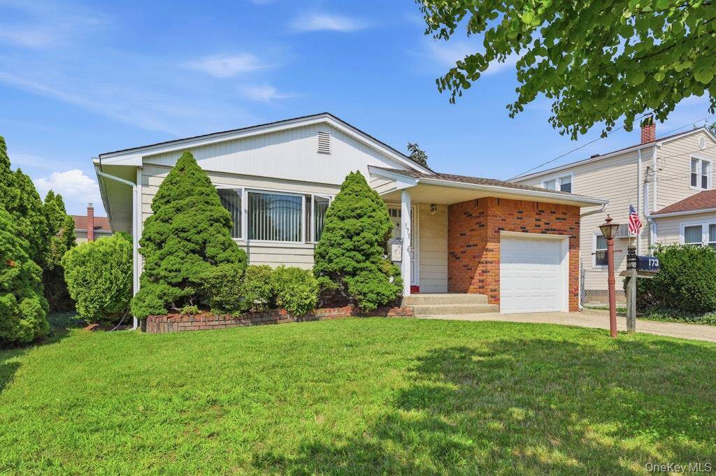 173 12th St, Bethpage, NY 11714