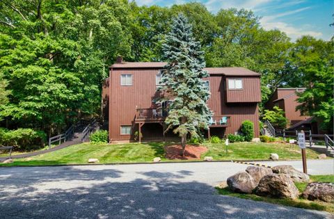 Townhouse in Highland Mills NY 12 Redwood Dr.jpg