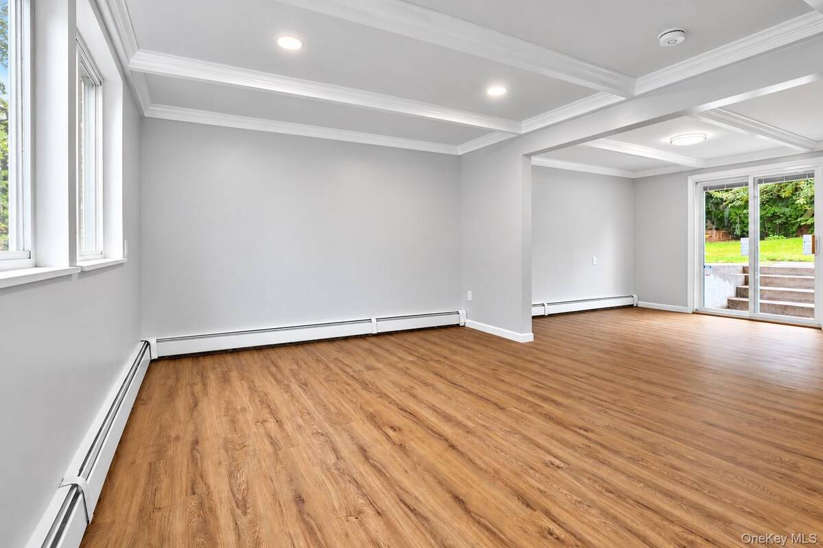 18 University Heights Dr, Stony Brook, NY 11790 photo