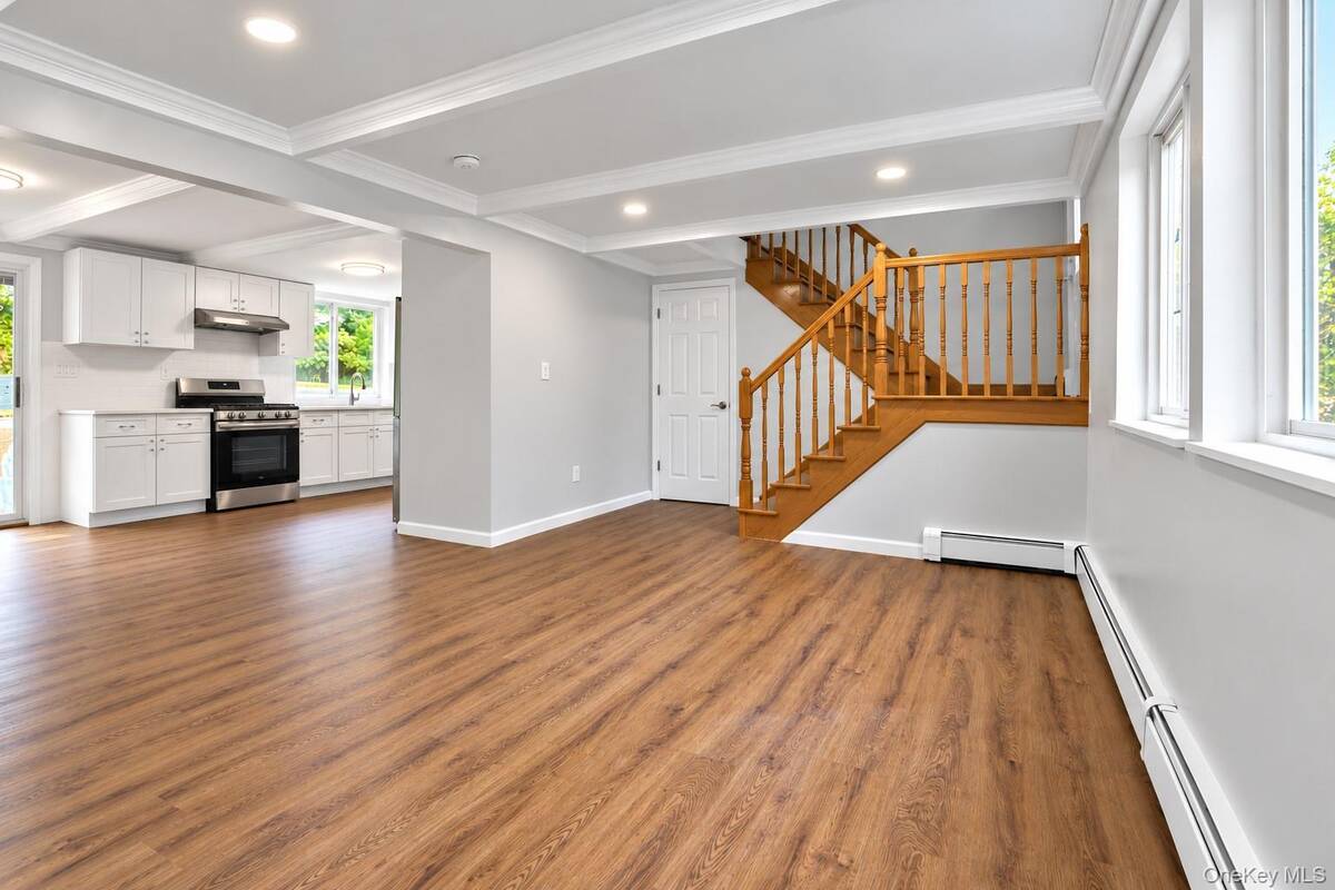 18 University Heights Dr, Stony Brook, NY 11790 photo