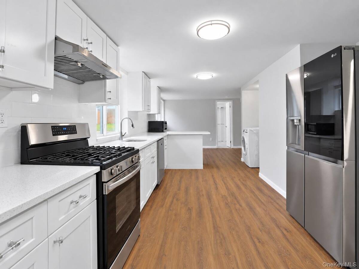 18 University Heights Dr, Stony Brook, NY 11790 photo