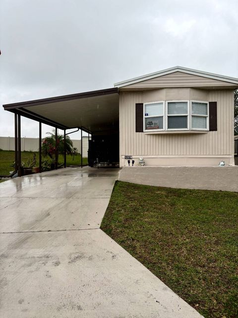 Manufactured Home in Dade City FL 12378 Carl Loop.jpg