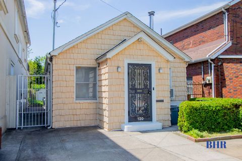 Single Family Residence in Brooklyn NY 120 Norfolk St.jpg