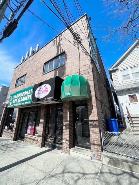  in Bronx NY 32-33 ampere Avenue.jpg