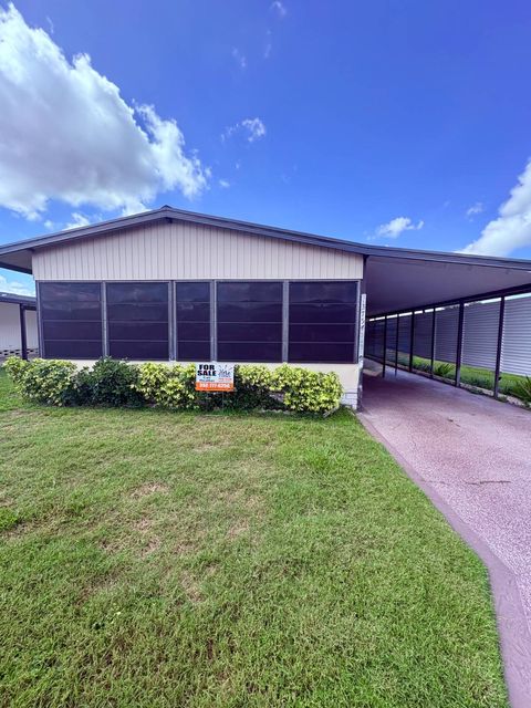 Manufactured Home in Zephyrhills FL 37536 Pinata Ave.jpg