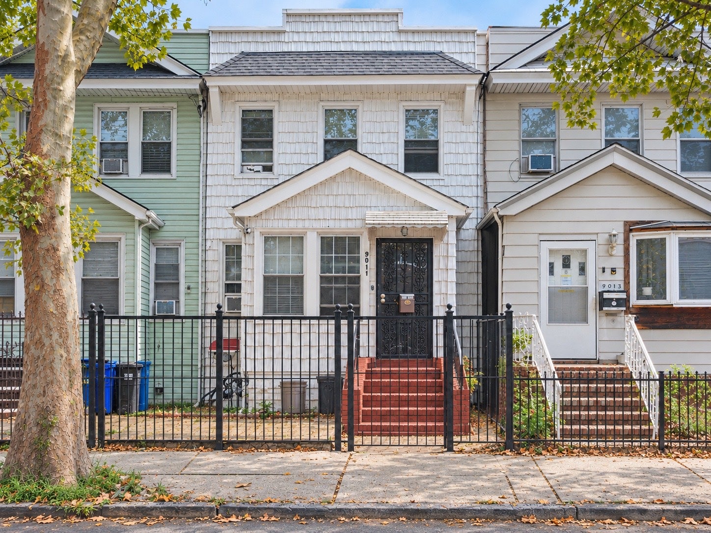 90 11 80th St, Woodhaven, NY 11421